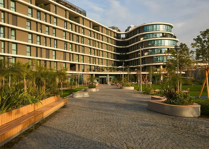 The Social Hub Extended Roma